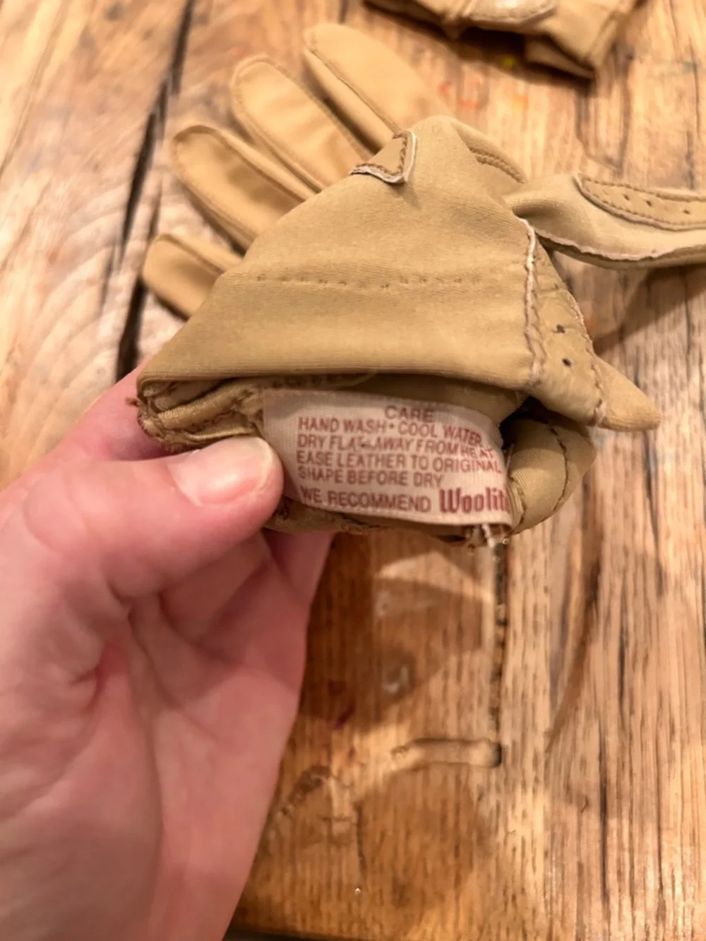 Very Vintage VTG Tan Leather Gloves with Chevron Stitching - Picture 3 of 4